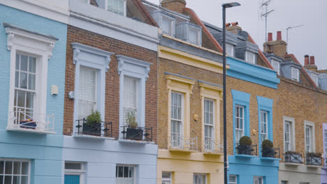 Außenansicht-Eines-Farbenfrohen-Wohngebäudes-In-Camden,-London,-Großbritannien-1